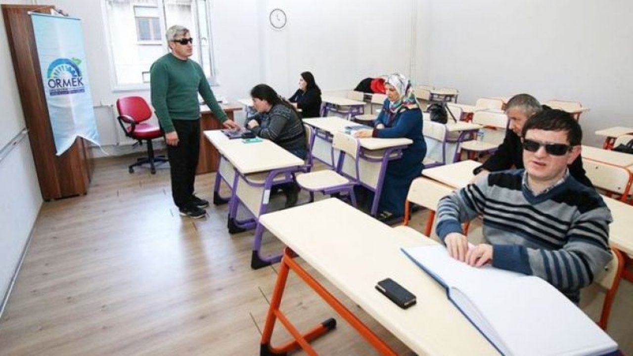 Görme engellilerin Kur’an-ı Kerim okuma sevinci