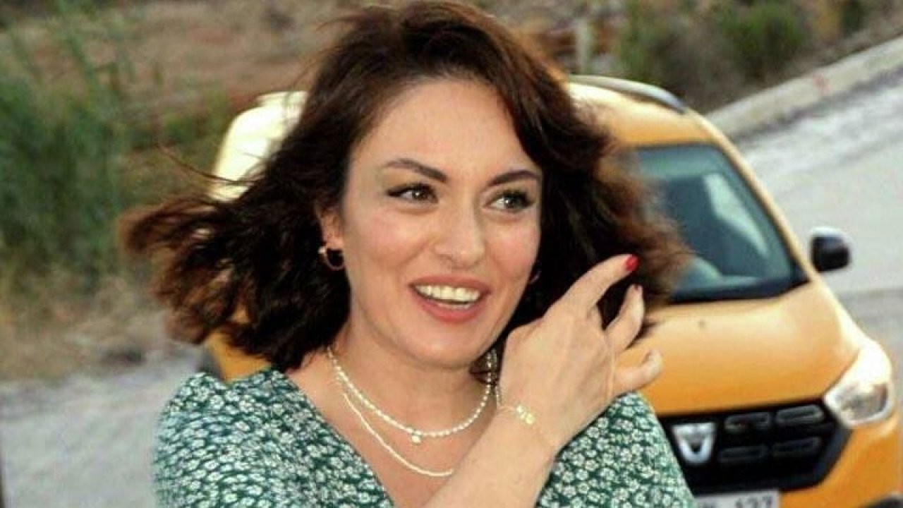 Ezgi Mola’dan taksi isyanı: Başınıza çalın