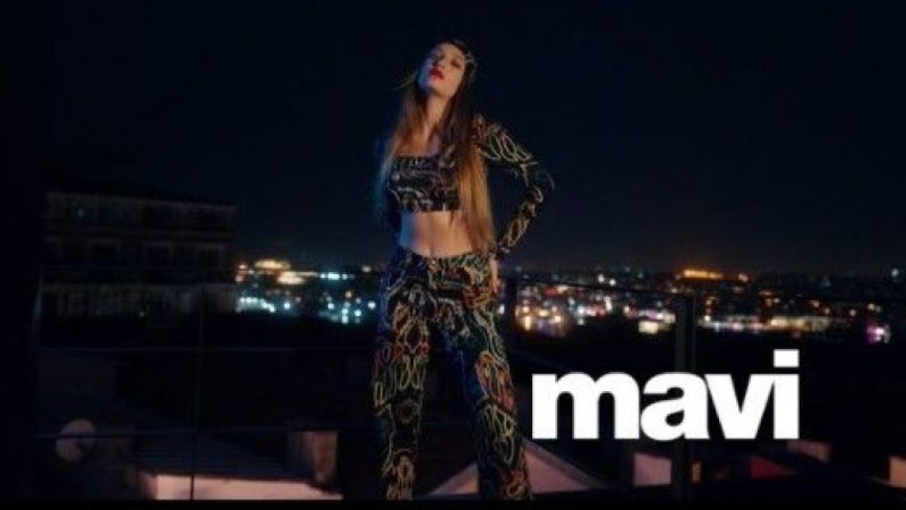 Serenay Sarıkaya’nın ‘İstanbul’ temalı Mavi reklamı beğeni topladı