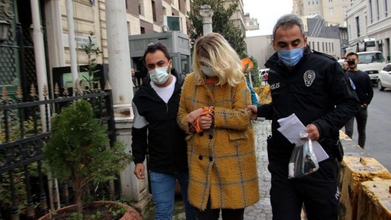 3 turist Türk bayrağına saldırdı! Derdiniz ne?