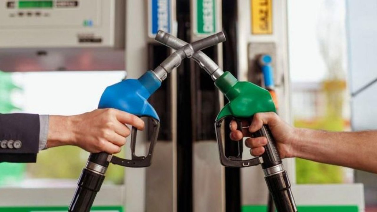 Kur yükseldi, benzin ve motorine fahiş zam