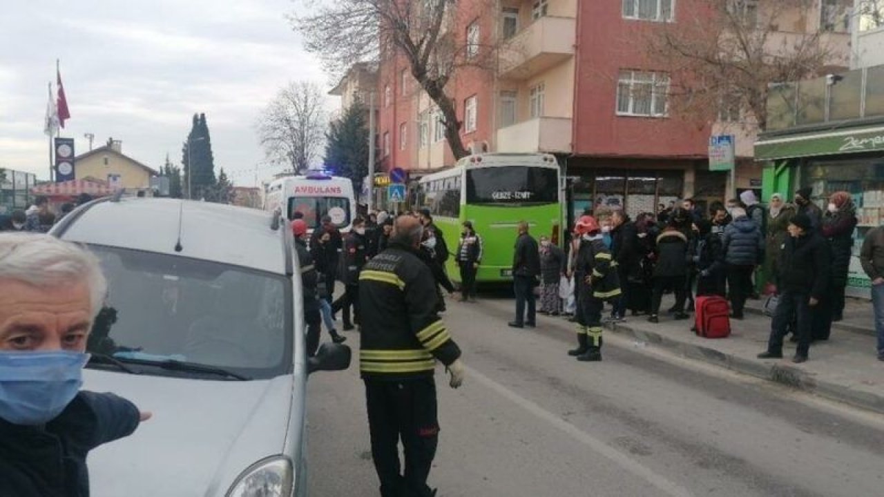 Otobüs durağa çarptı, bekleyen yolcular otobüsün altında kaldı