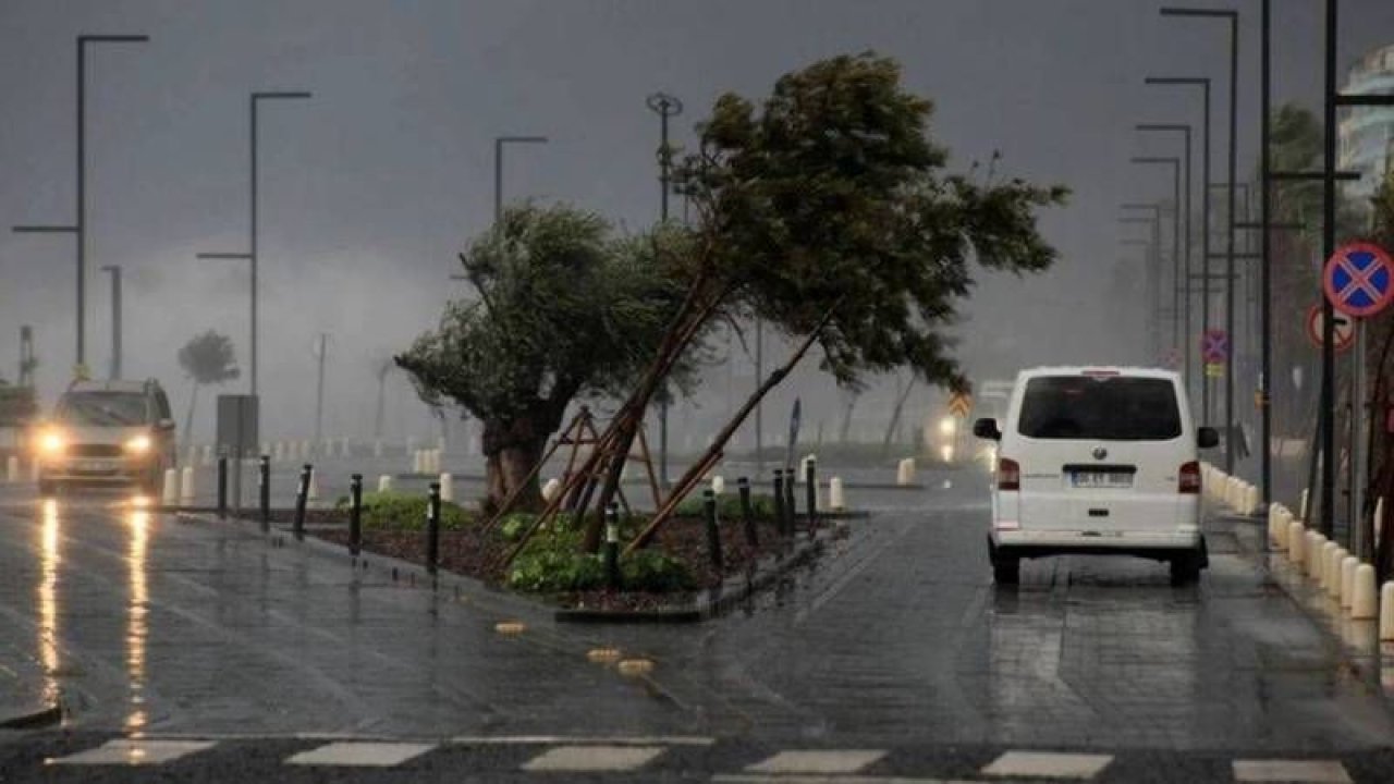 Kırmızı kodla uyarı yapıldı! Antalya’da okullar tatil edildi
