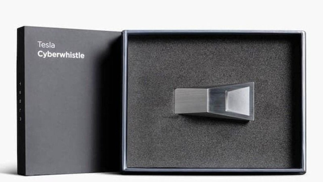 Elon Musk bu kez de düdük satmaya başladı! Cyberwhistle satışa çıktı