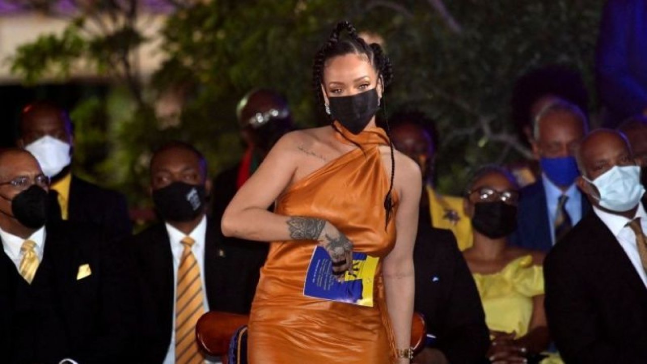 Barbados’ta cumhuriyet ilan edildi, Rihanna ulusal kahraman oldu