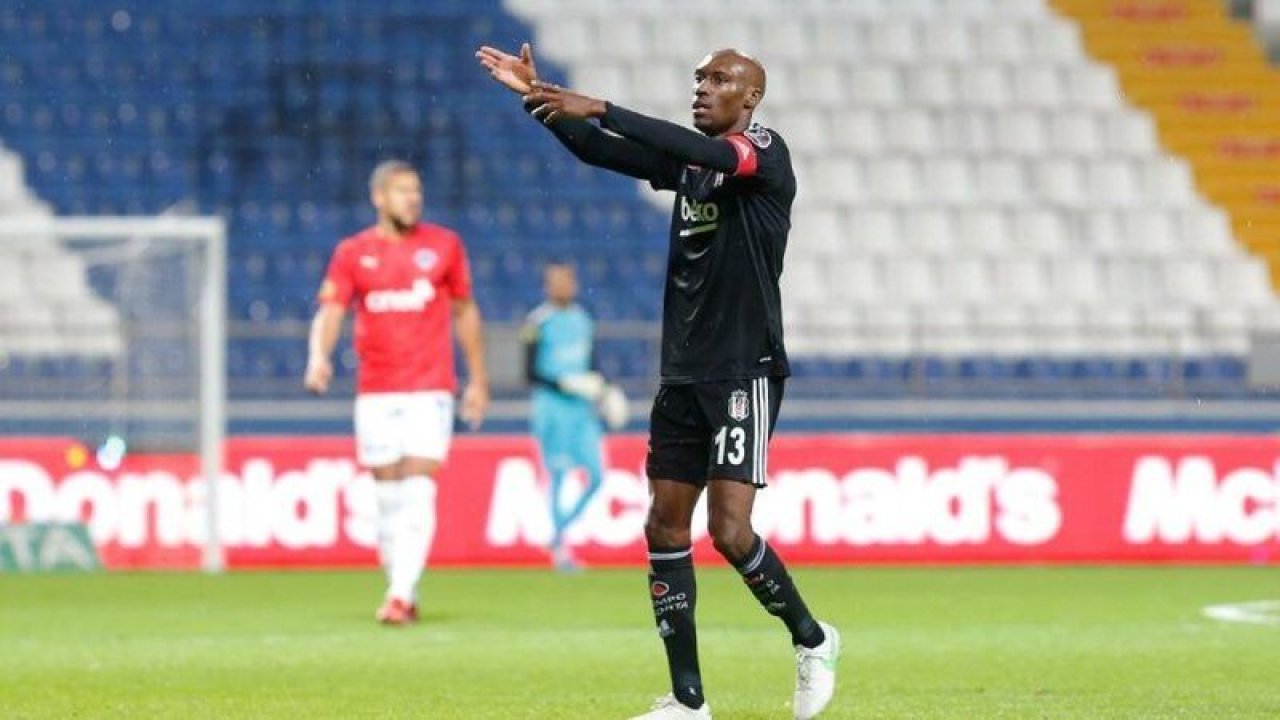 Beşiktaş’ın kaptanı Atiba Hutchinson maç sonu yolda kaldı