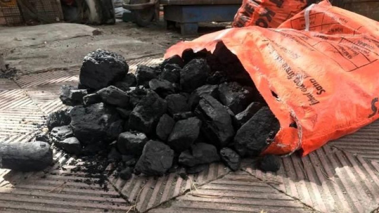 Suriyeli mülteciler ücretsiz verilen kömürleri satışa çıkardı