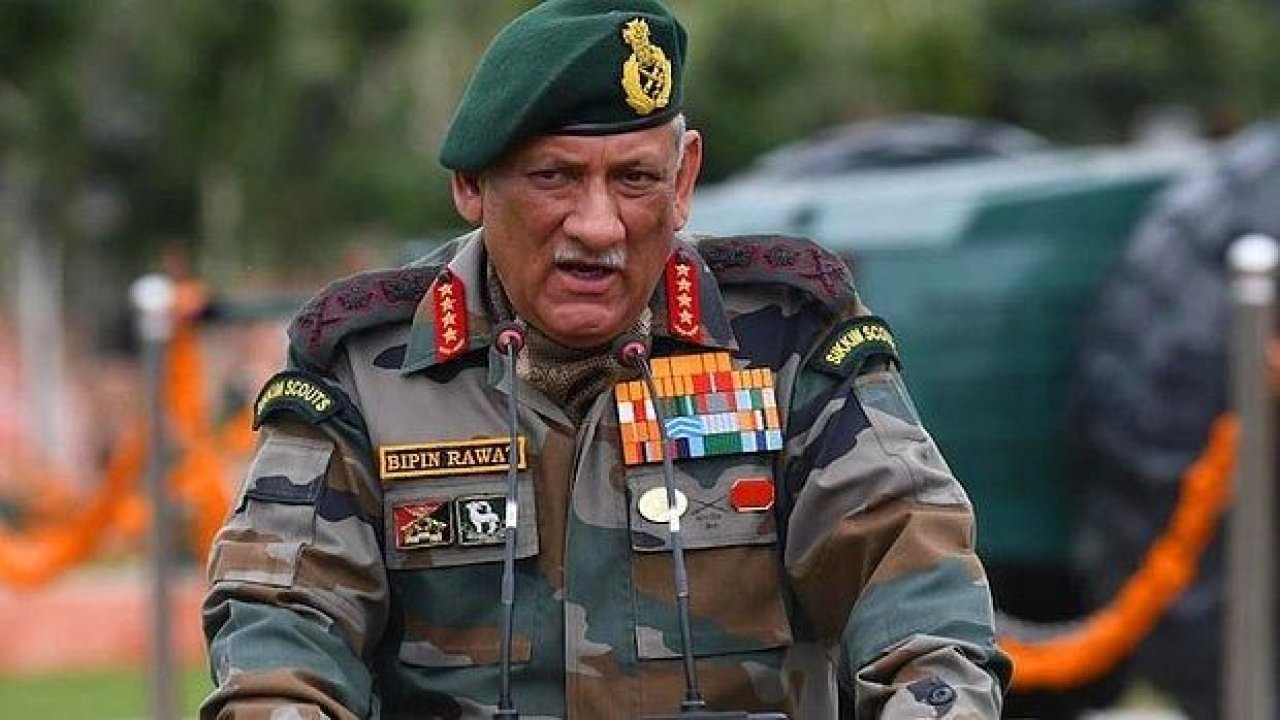 Hindistan’da helikopter kazası! Genelkurmay başkanı öldü