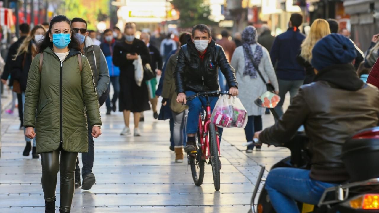 İzmir’de vakalar yükselişe geçti: “İzmir beşinci pikini yaşıyor”
