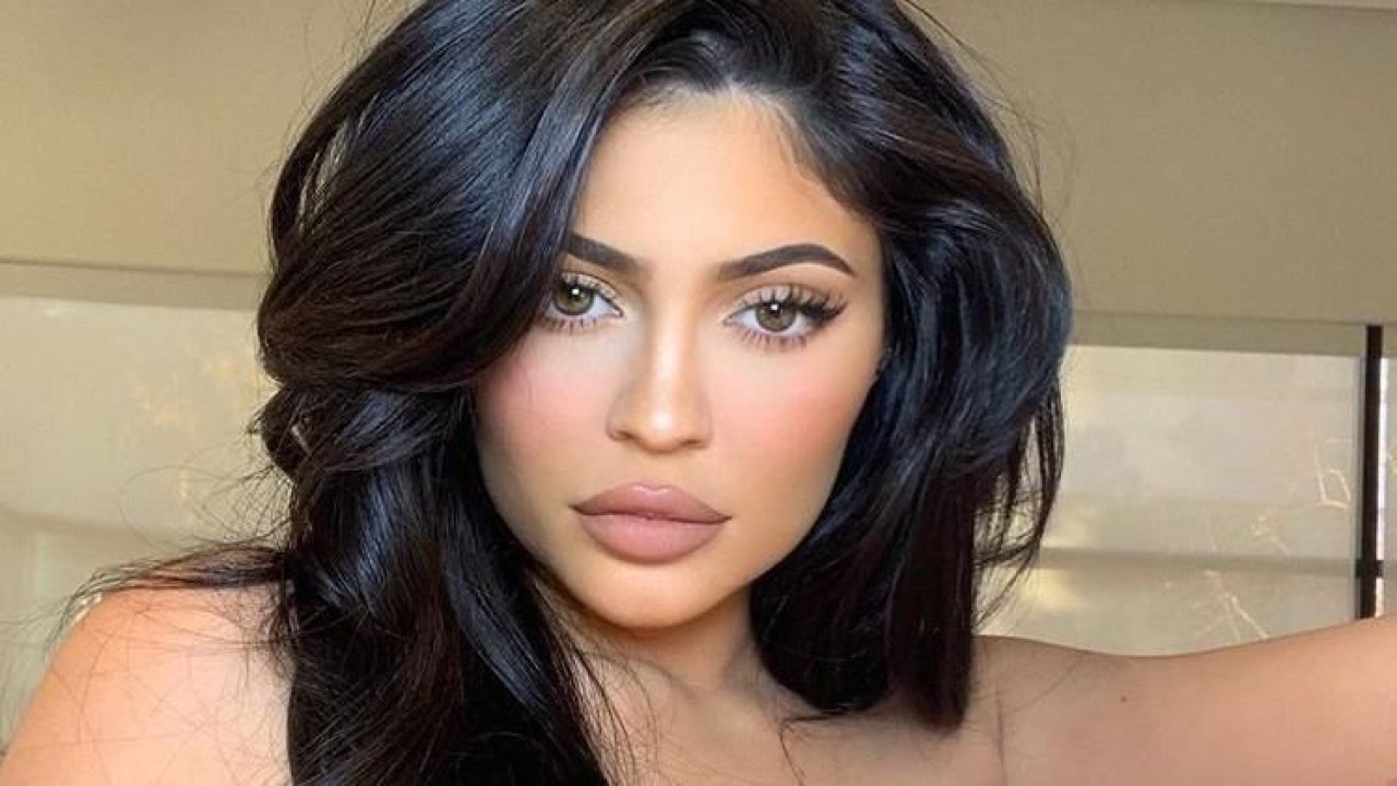 Kylie Jenner bir rekora imza attı!