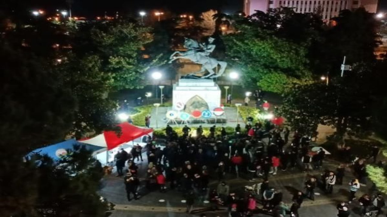 Alkışlanacak hareket! Atatürk heykeline saldırmışlardı! Samsunlu vatandaşlar nöbette