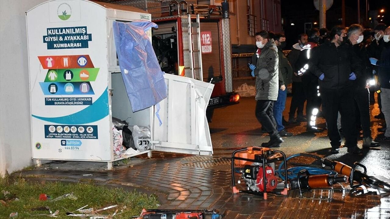 Bursa’da akılalmaz ölüm! Giysi kumbarasına sıkıştı