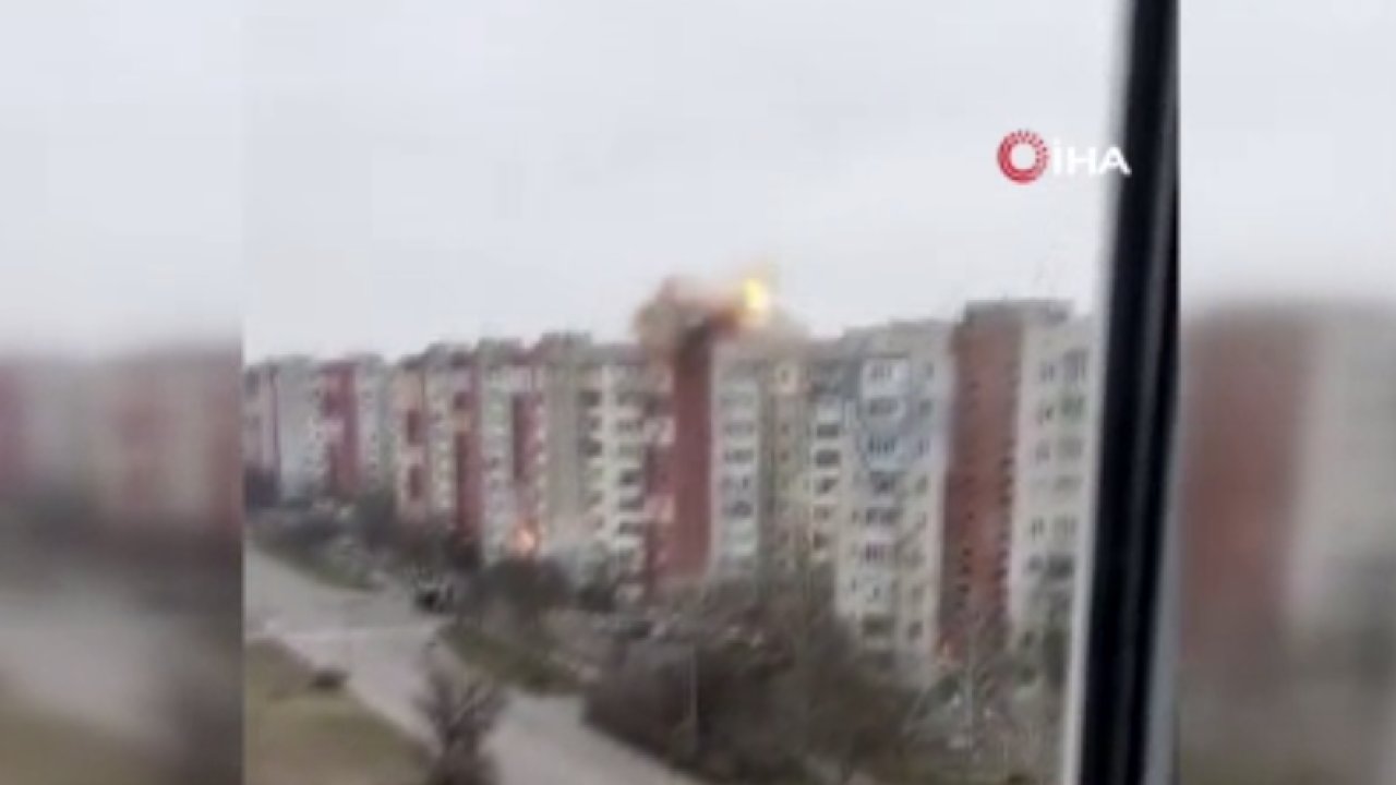 Rusya sivilleri hedef alıyor! Herson’da apartman vurdular