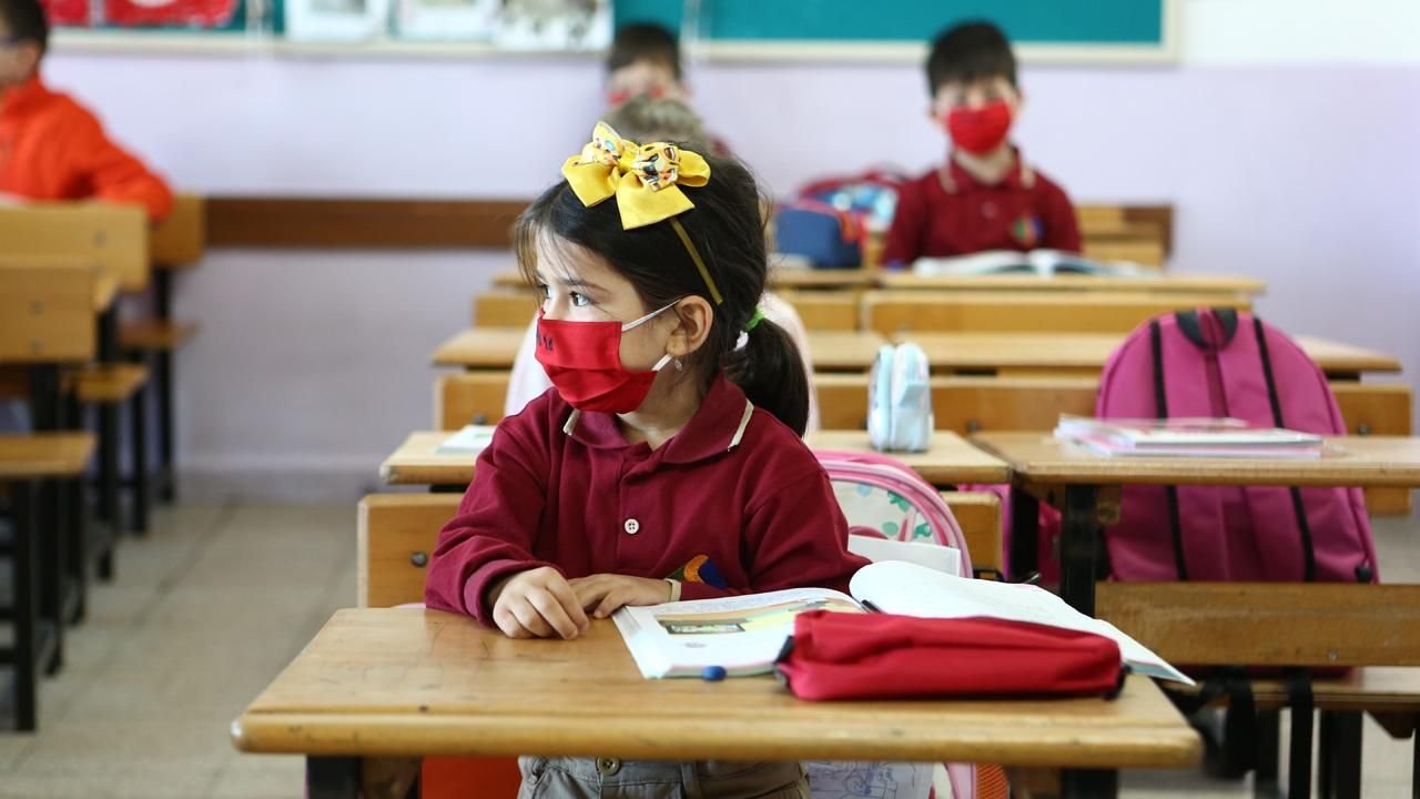 Yasaklar esnedi! Artık sınıflar korona nedeniyle kapanmayacak!