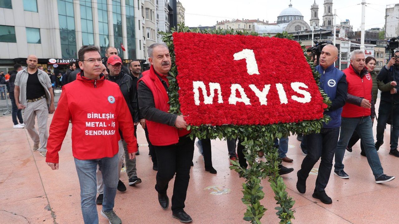 İstanbul’da 1 Mayıs kutlaması! Taksim’deki Atatürk anıtını ziyaret ettiler