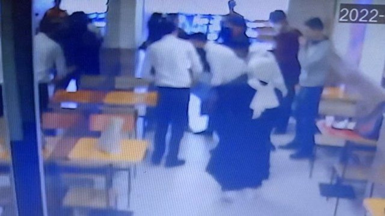 Saniyelerle yarıştılar! Boğazına hamburger kaçan kadın ölümden kıl payı kurtuldu