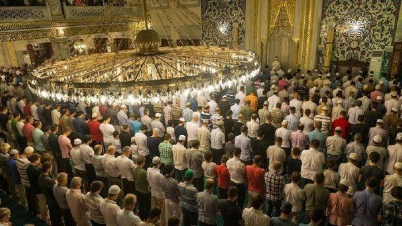 Ramazan bitti, bayram geldi! İşte il il bayram namazı saatleri