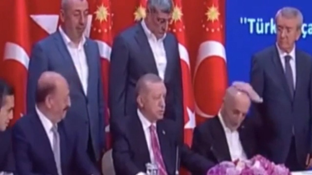 Asgari ücret açıklamasının ardından mikrofonlar açık kaldı! Cumhurbaşkanı Erdoğan ve Ergün Atalay’ın konuşması ifşa oldu