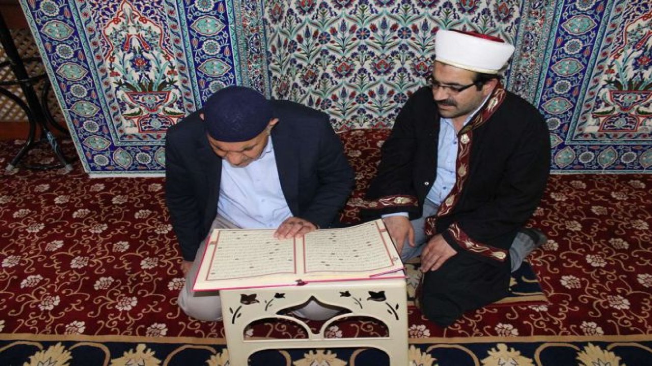 65’inde Kur’an öğrenen Ahmet amca çocukların Yaz Kur’an Kurslarına gitmesini tavsiye etti