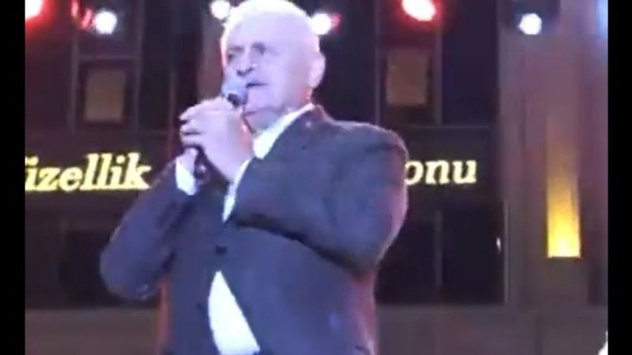 Binali Yıldırım konserde türkü söyledi! Performansı gülümsetti