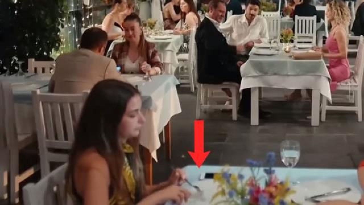 Gizli Saklı dizisindeki figüran boş tabaktan yemek yedi! O anları görenlerin gülmekten karnı ağrıdı