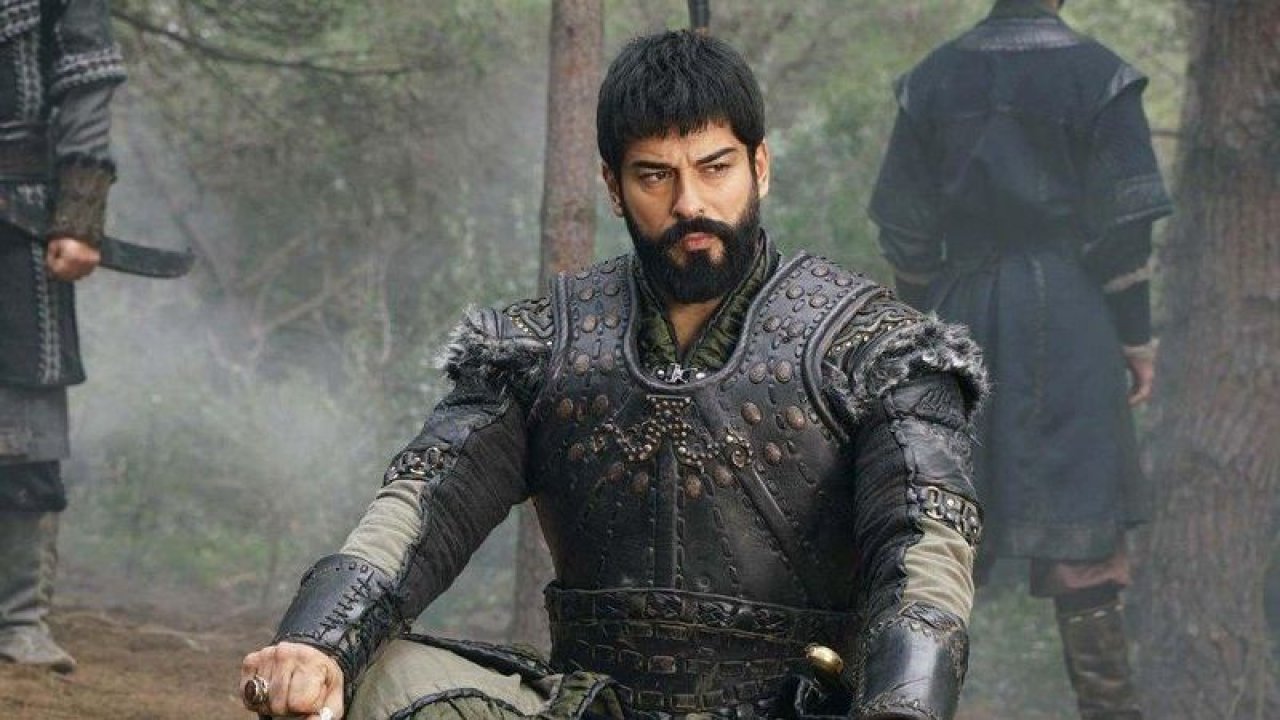 Burak Özçivit’in yargılandığı davada karar çıktı! Kuruluş Osman dizisinin çekimlerinde set çalışanlarına küfür etmişti…