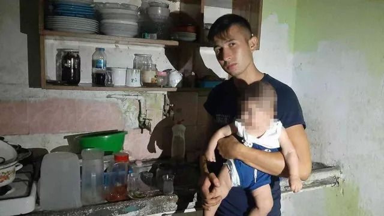 Sevgilisi uğruna 5 aylık bebeğini komşusuna bırakıp kaçtı! Geriye kalan bu fotoğraf vicdanları sızlattı