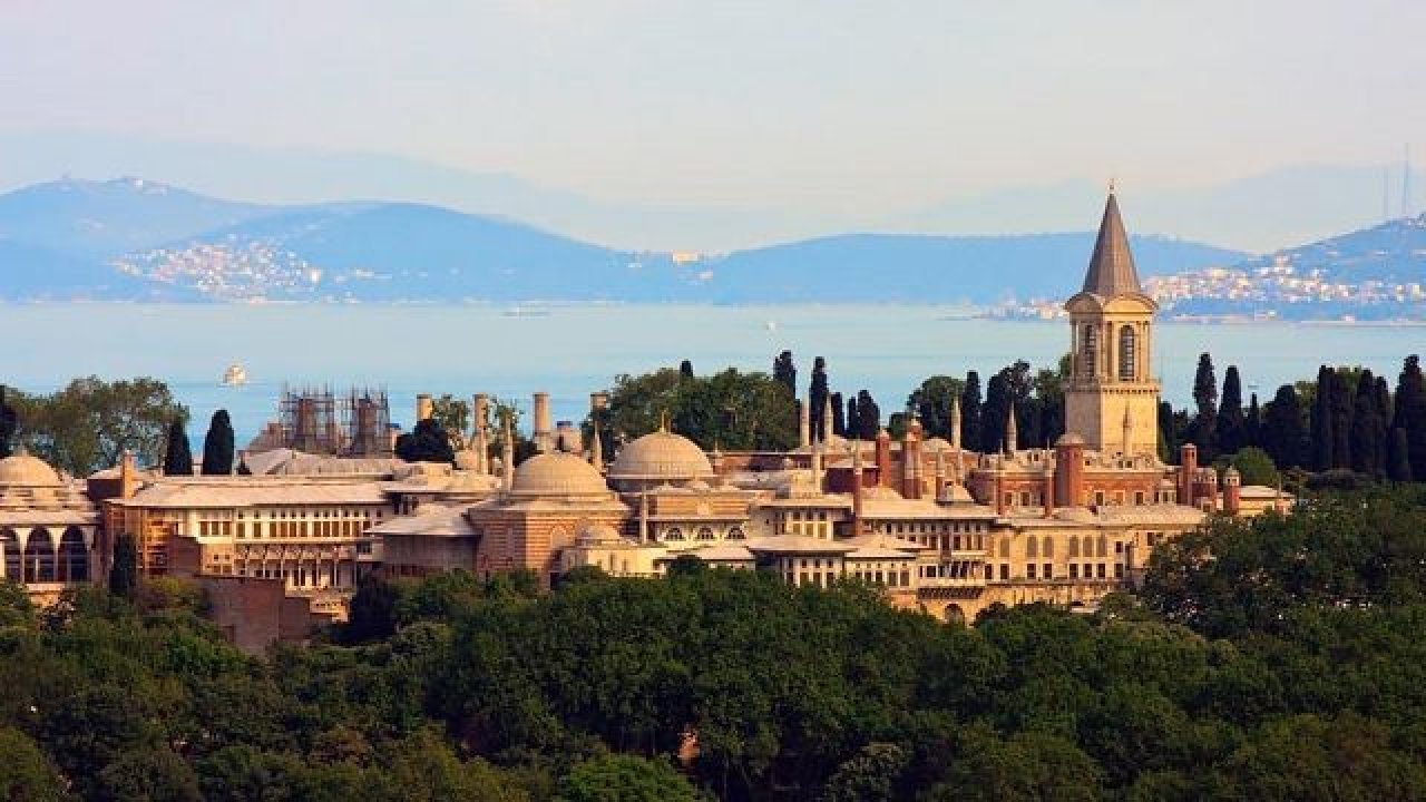 Milli Saraylar ‘Topkapı Sarayı çinileri matkapla delindi’ iddiasına açıklama getirdi