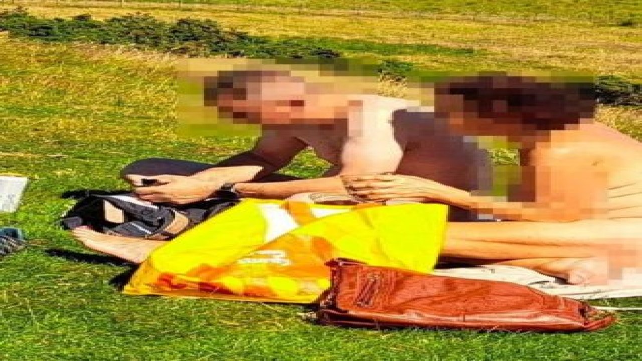 Sıcaklara dayanamayan çift, piknik alanında çırılçıplak soyunup oturdu!