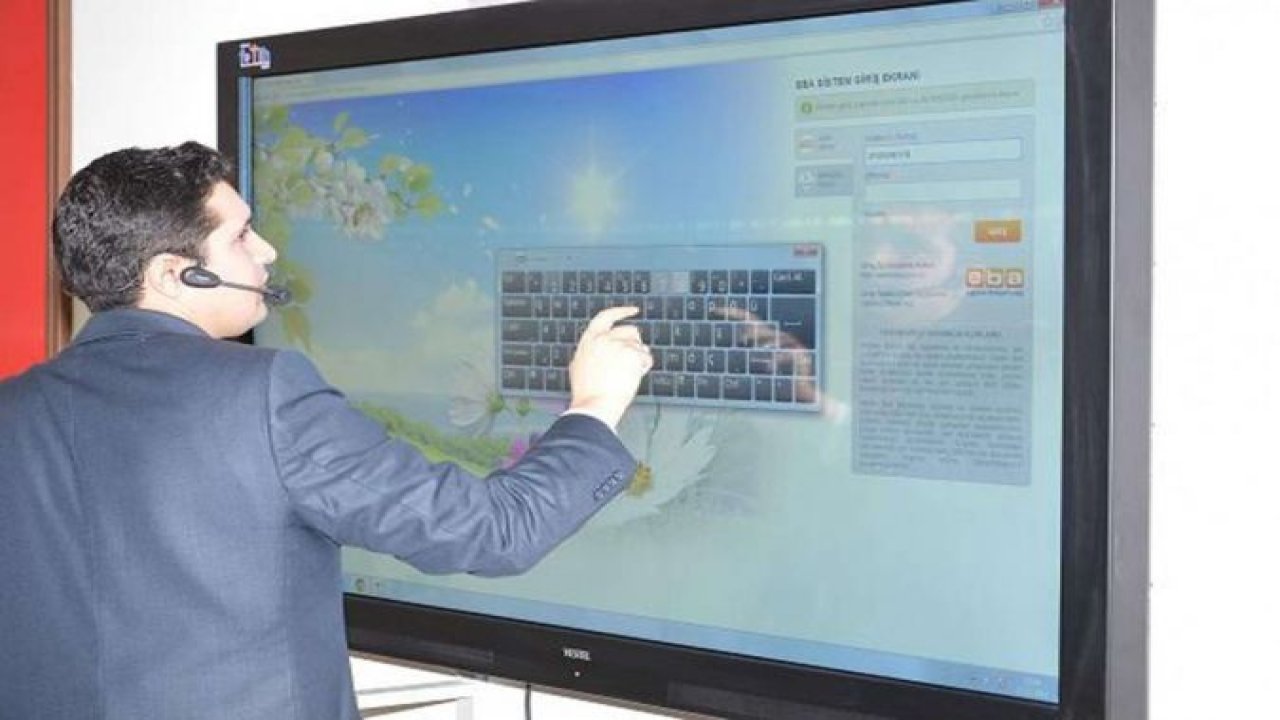 Okullara kurulan etkileşimli tahta sayısı 522 bine ulaştı