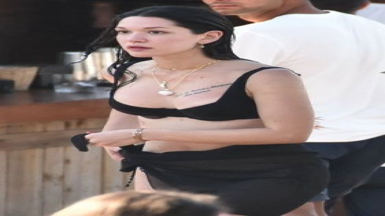Eski aşıklar Rıza Kocaoğlu ile Hazal Subaşı plajda pişti oldu!