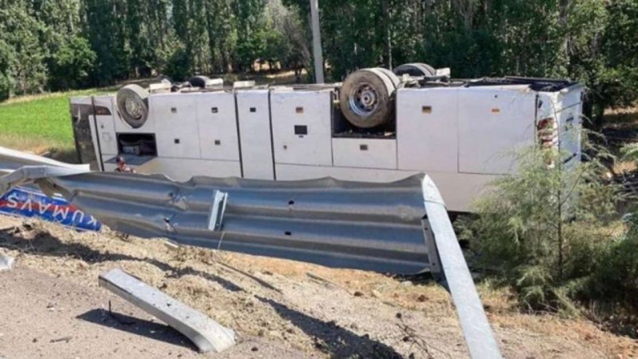 Denizli’de feci kaza!  Tur otobüsünde can pazarı, ölü ve yaralılar var