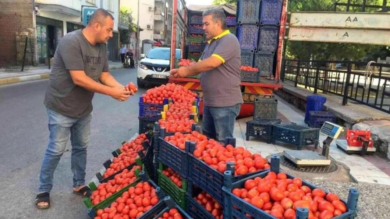 Kışlık salça yapmak isteyen kadınlar elleri boş döndü! Domates fiyatları cep yakıyor