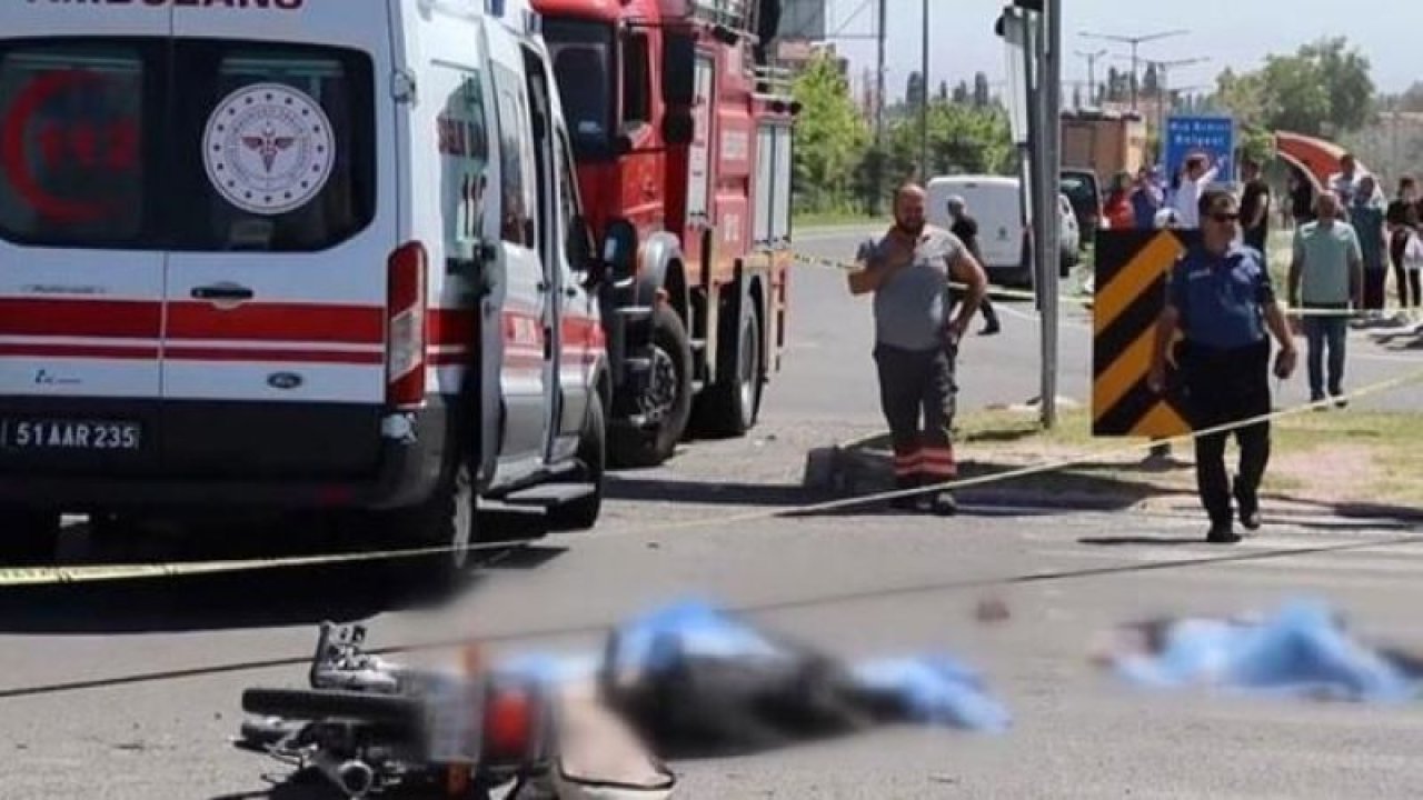 Motosikletli çift kamyonun altında kaldı! Feci şekilde can vererek yaşamını yitirdiler
