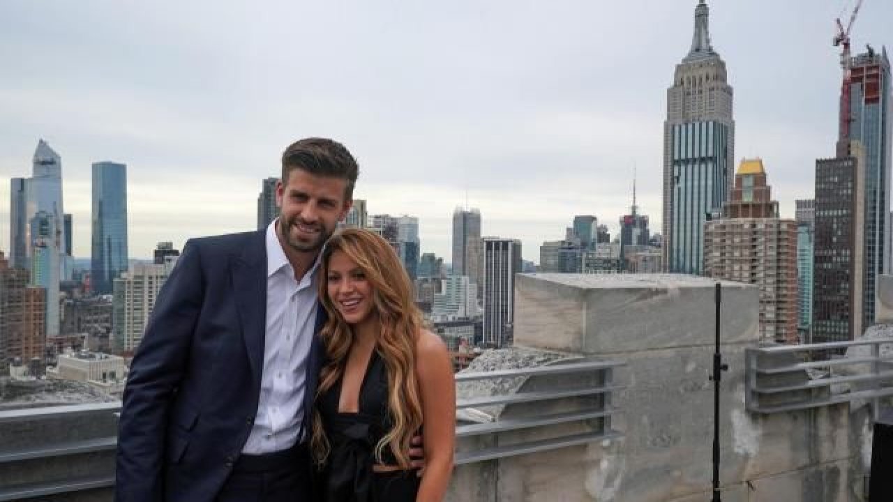 Barcelonalı taraftarlar Pique’ye rezil etti! Shakira’nın şarkısını son ses açıp dinlettiler