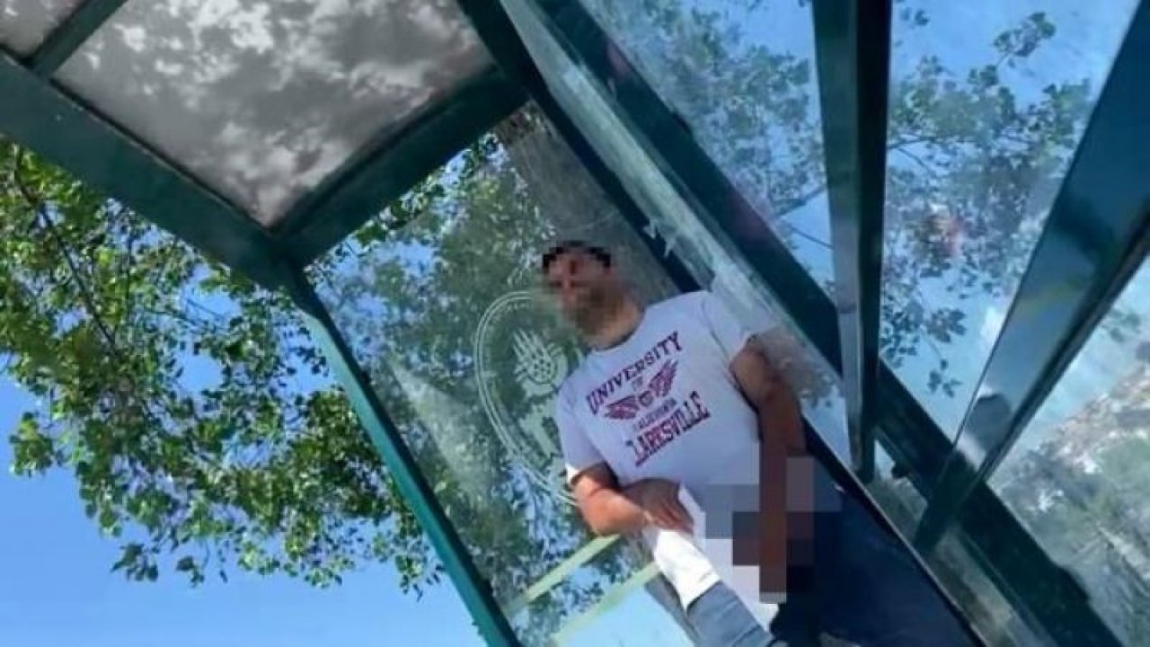 Durakta bekleyen kadına cinsel organını gösteren eski polis hapsi boyladı!