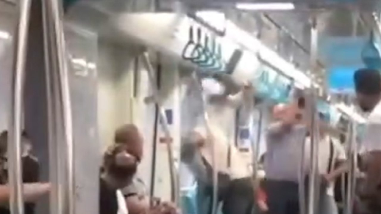 Marmaray’da görülmemiş kavga! Tuttu, kaldırdı o da yetmedi yere fırlattı! Görenler şaştı kaldı