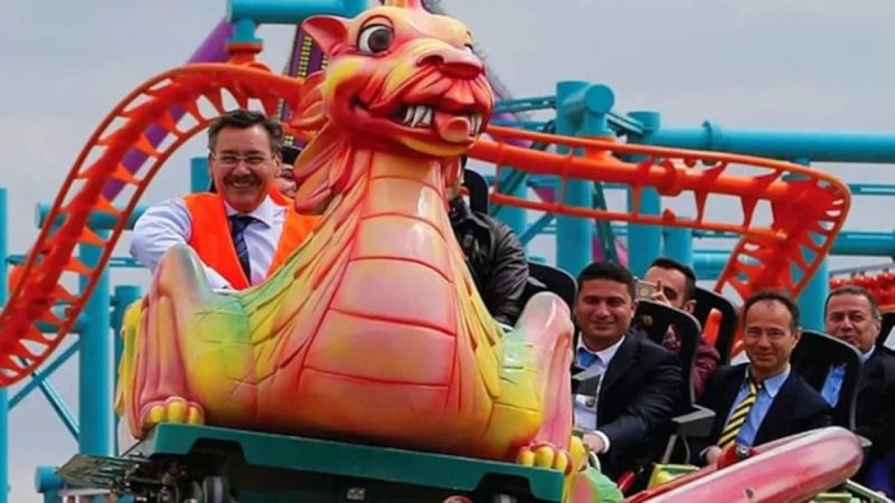 Melih Gökçek, “Ankapark’taki Dinozora kumpas kuruldu” dedi! Twitter’da alay konusu oldu