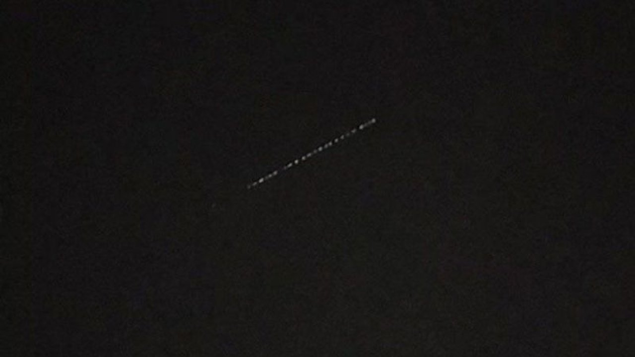 Elon Musk’un Starlink uyduları İstanbul’dan geçti! O anlara şahit olan vatandaşlar telefonuna sarıldı.