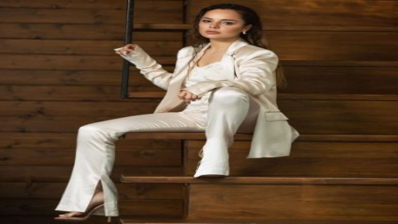 Aşk-ı Memnu’nun Cemile’si artık eskisi gibi değil! Pelin Ermiş, cesur pozlarıyla sosyal medyayı salladı!