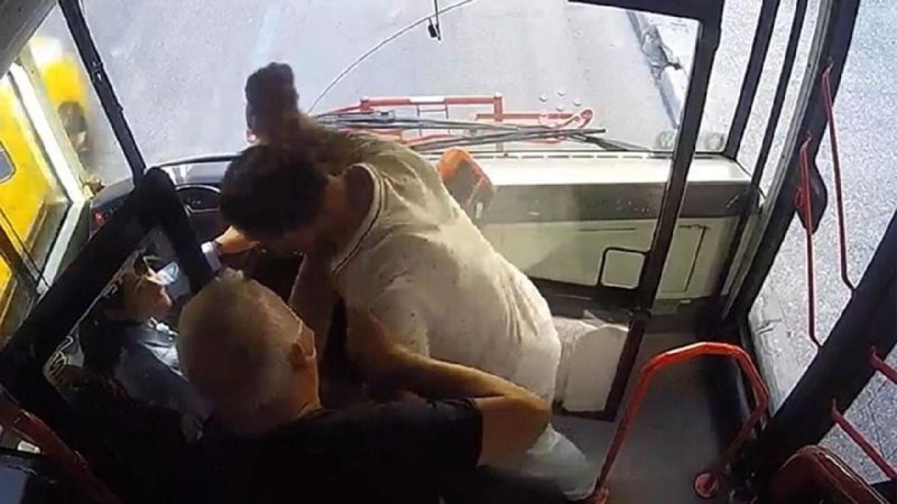 İzmir’de kadın şoföre acımasız saldırı! Erkek yolcu tekme tokat daldı!
