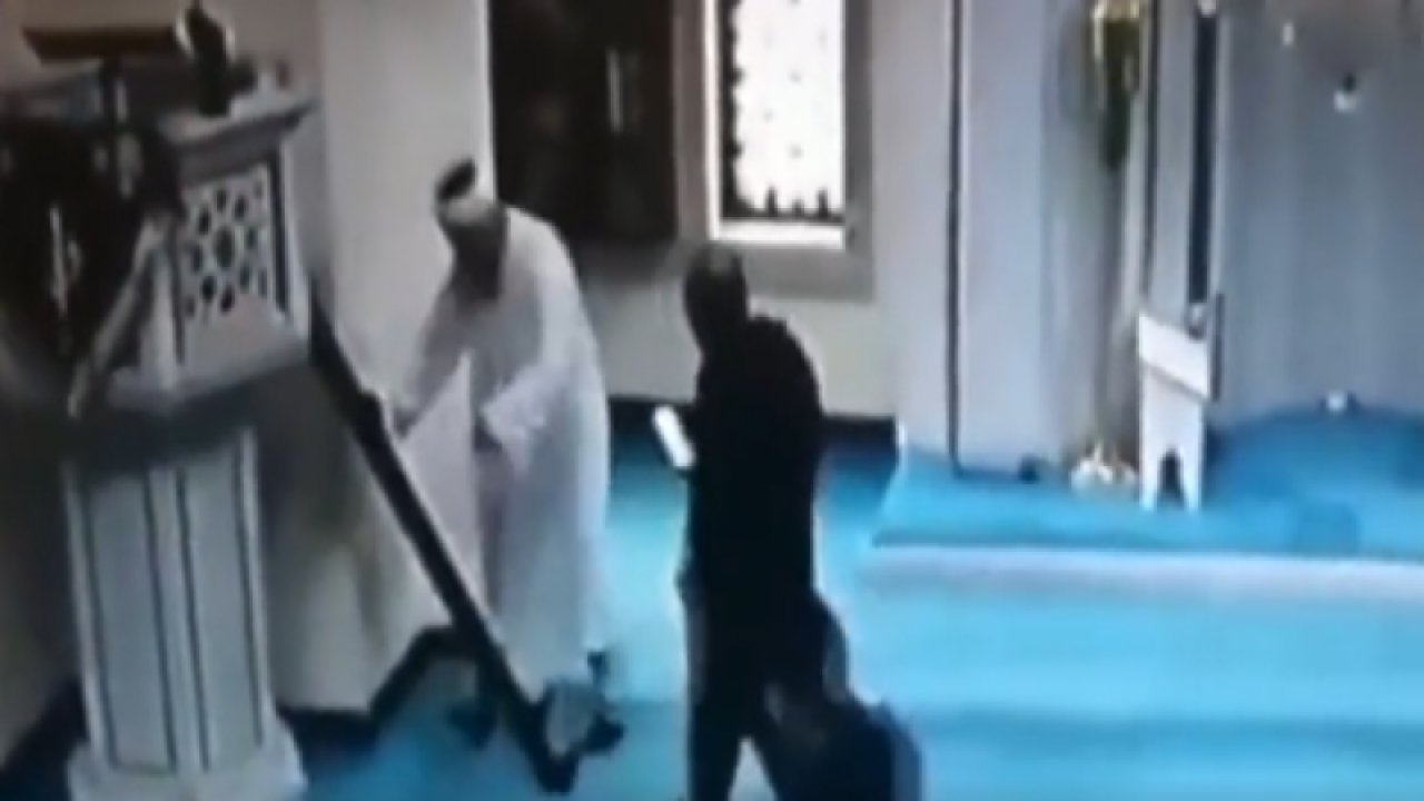 İmam düştü, cemaat yuvarlana yuvarlana güldü