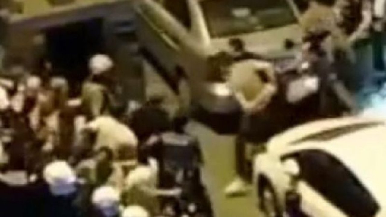 Esenler’de çalışan esnaf sarhoşken mahalledeki kadınlara cinsel organını gösterdi! Duyan Mahalleli kıyameti kopardı