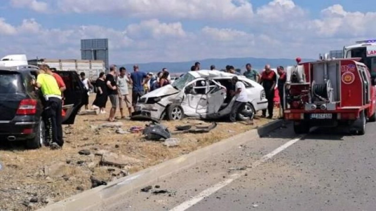 Yürekleri sızlatan kaza! Anne-baba hayatını kaybetti, 3 çocuk öksüz kaldı