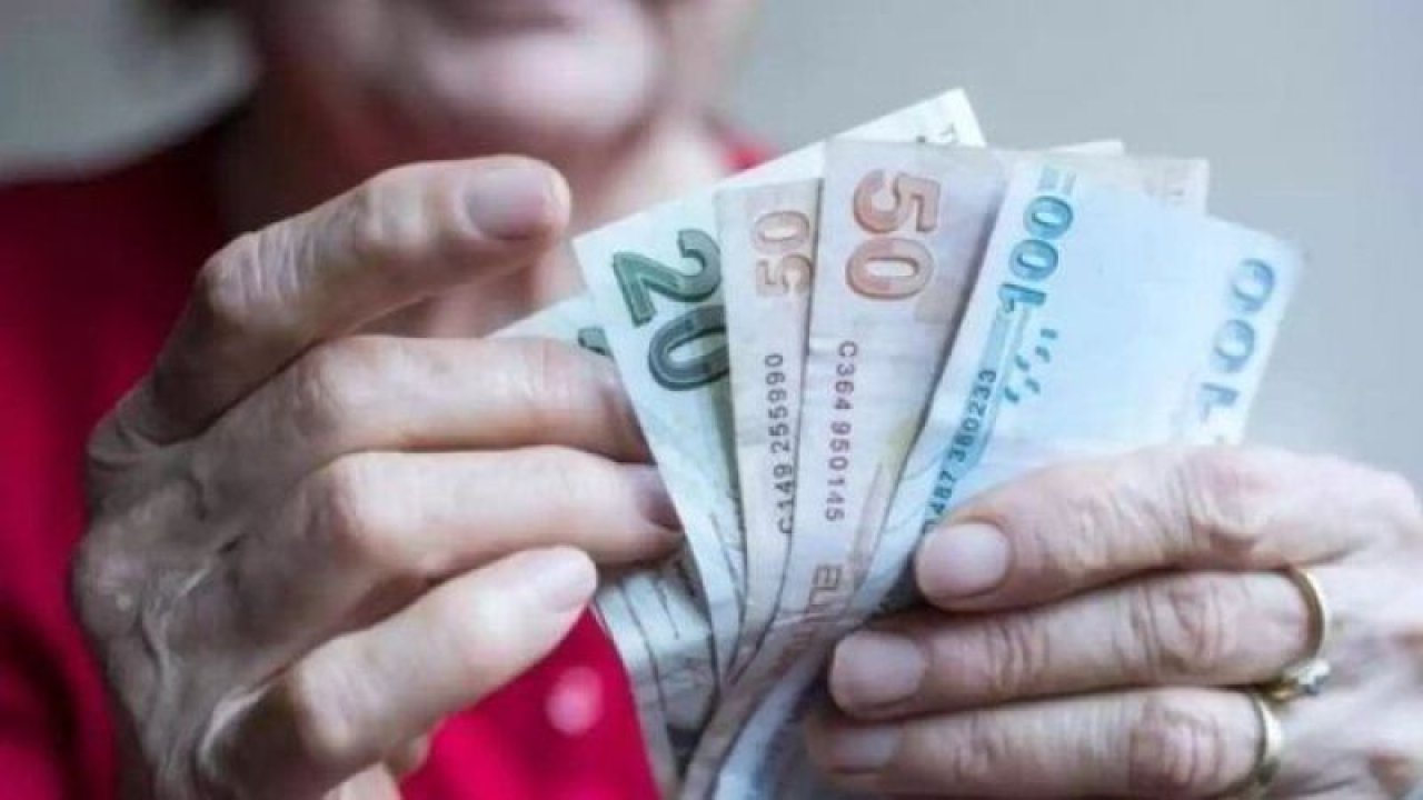 Emekliler için kritik açıklama! Ocak ayında emekli maaşları ne kadar olacak?