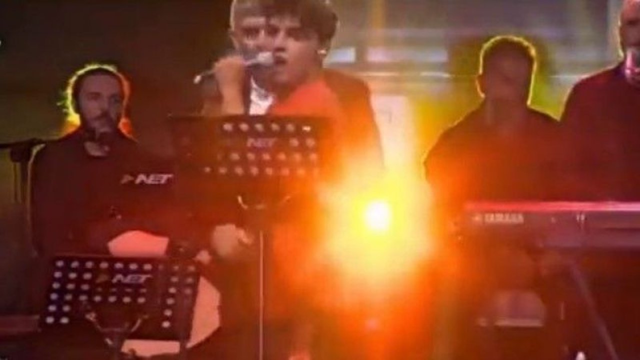 Konya’daki İslami Oyunlar’da AK Parti’ye şok! Aniden sahneye fırlayıp bağırdı