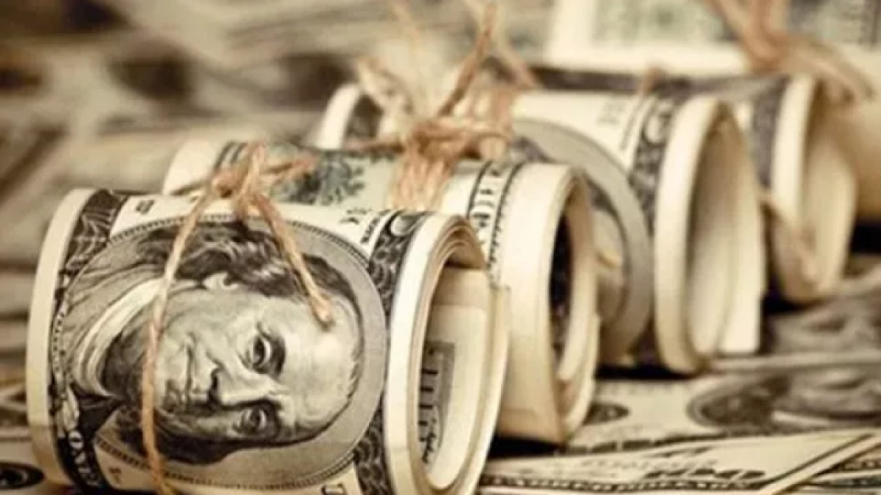 İktidara yakın ekonomistten flaş dolar açıklaması! 15 liraya düşecek dedi net tarih verdi