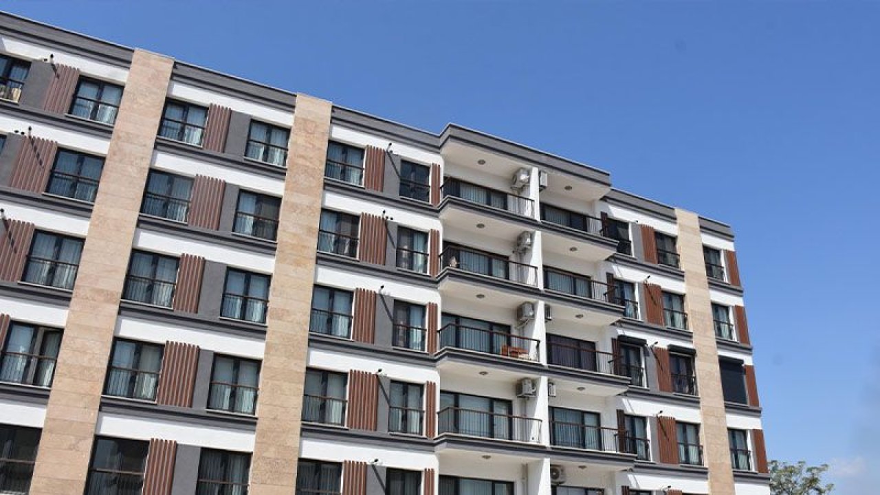 Ölüme davetiye çıkarıyorlar! İzmir depreminde hasar gören evleri ucuza kiralıyorlar