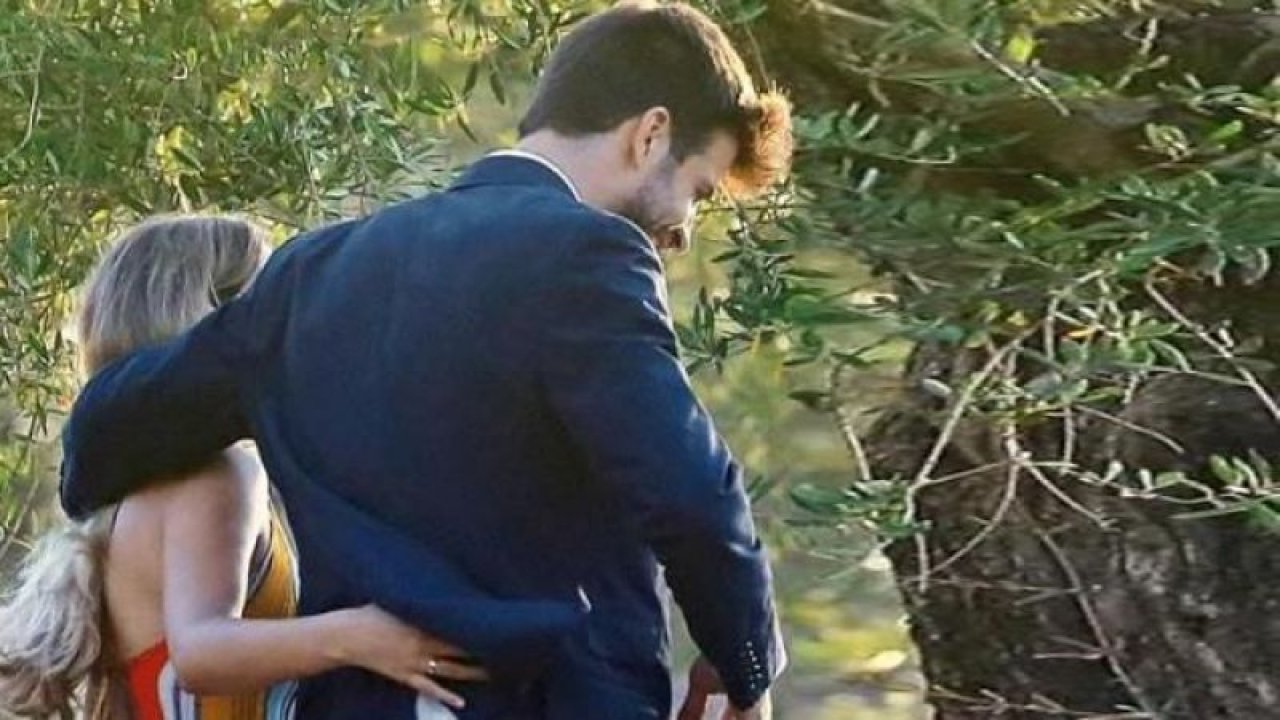 Shakira’yı aldattığı kadınla sevgili olan Pique el ele görüntülendi ! Kameralara karşı rahatça dolaştılar