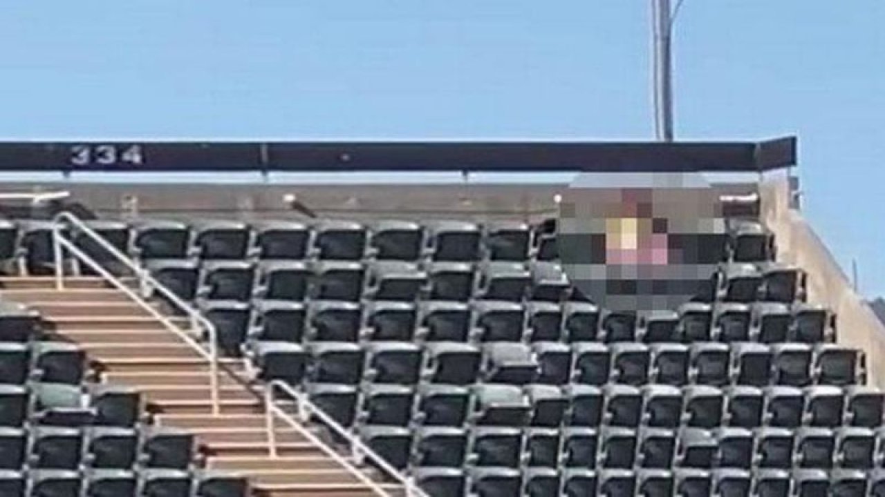 Mide bulandıran olay! Boş stadyumda cinsel ilişkiye girdiler! Aldıkları ceza şoke etti!